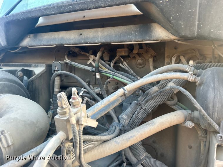 image for item DO1007 2005 Kenworth T300 truck cab and chassis