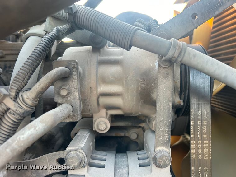 image for item DO1007 2005 Kenworth T300 truck cab and chassis