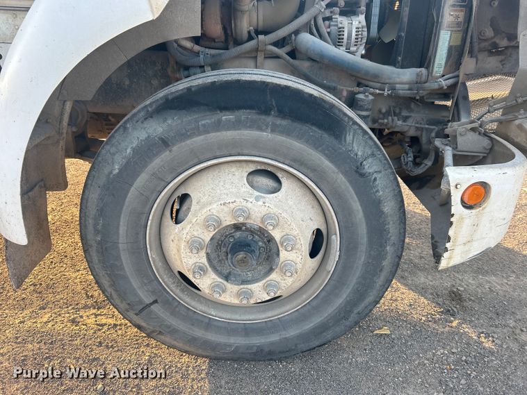 image for item DO1007 2005 Kenworth T300 truck cab and chassis