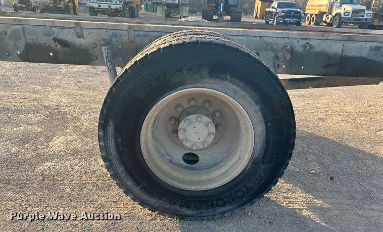 image for item DO1007 2005 Kenworth T300 truck cab and chassis