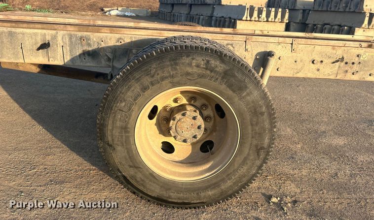 image for item DO1007 2005 Kenworth T300 truck cab and chassis