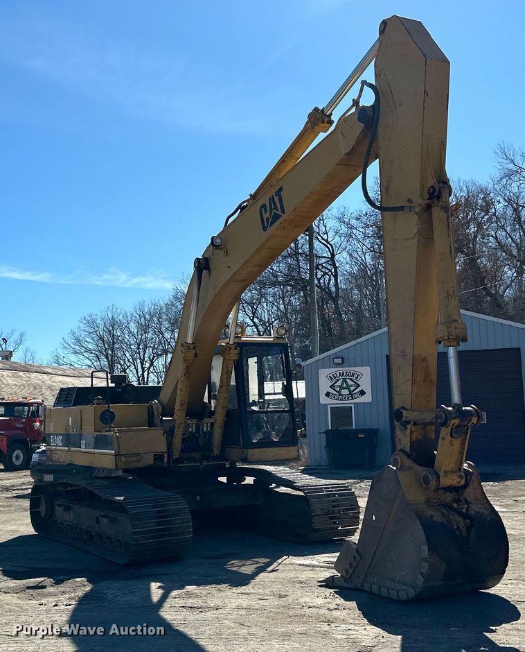 image for item DO3277 1992 Caterpillar EL240C excavator