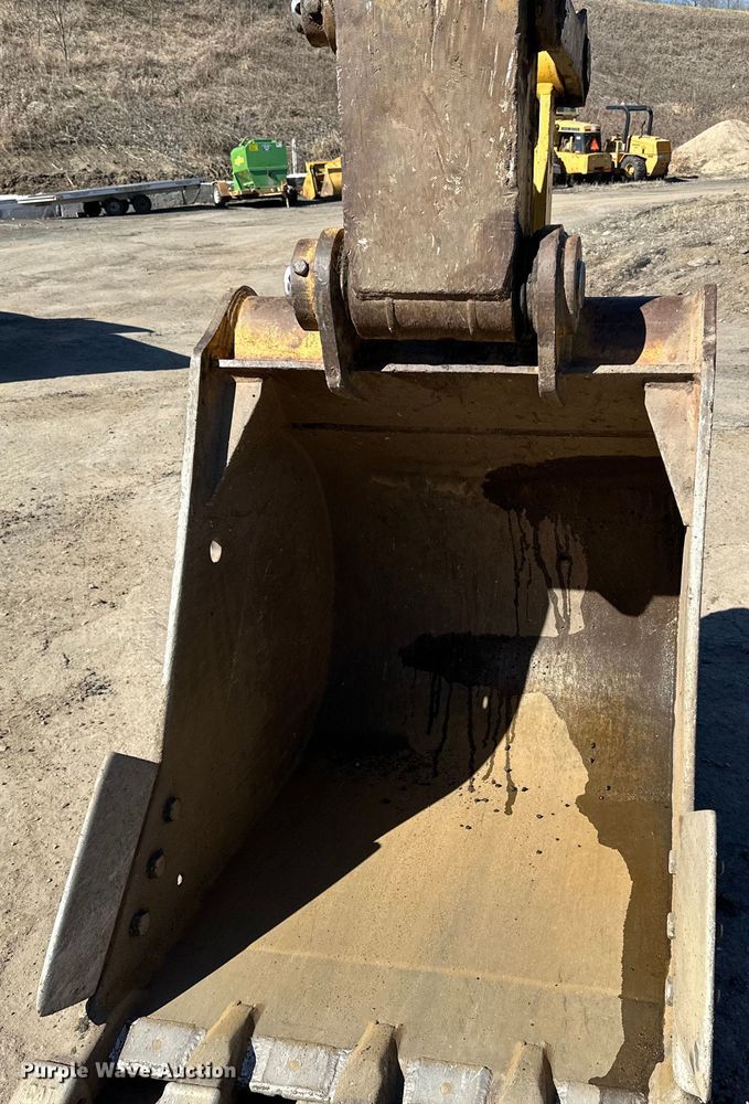 image for item DO3277 1992 Caterpillar EL240C excavator