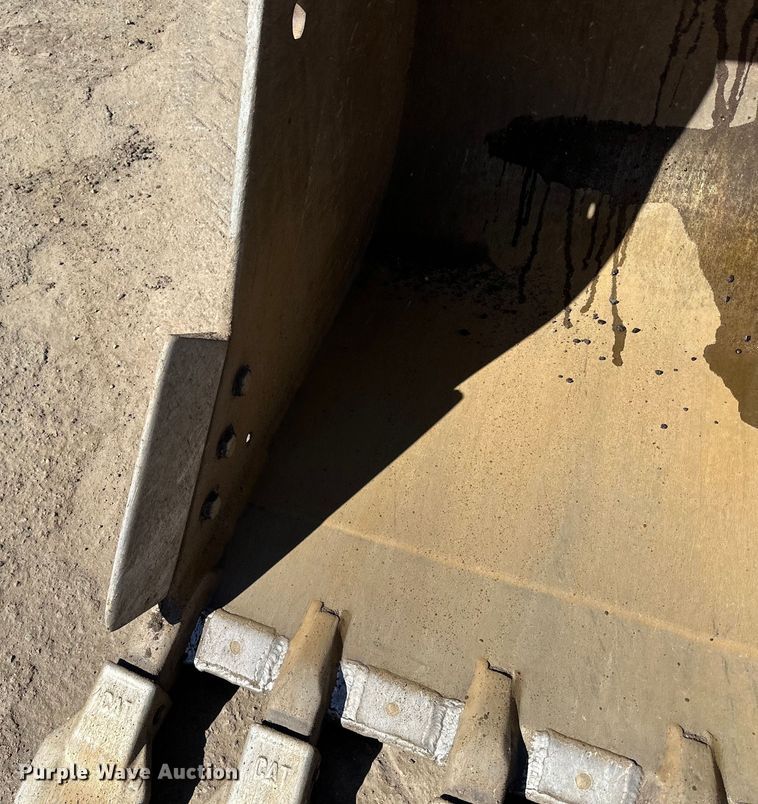 image for item DO3277 1992 Caterpillar EL240C excavator