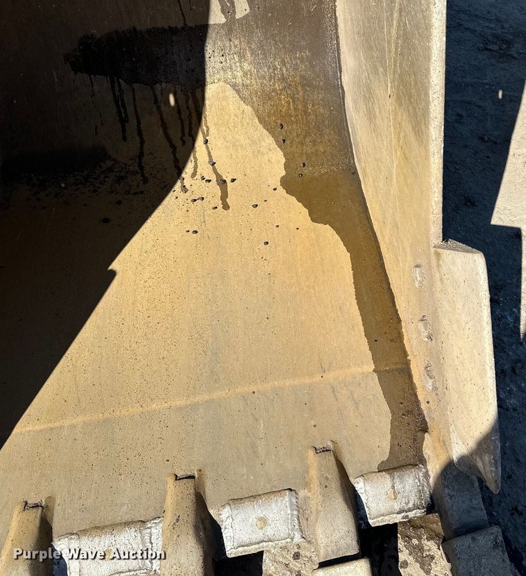 image for item DO3277 1992 Caterpillar EL240C excavator