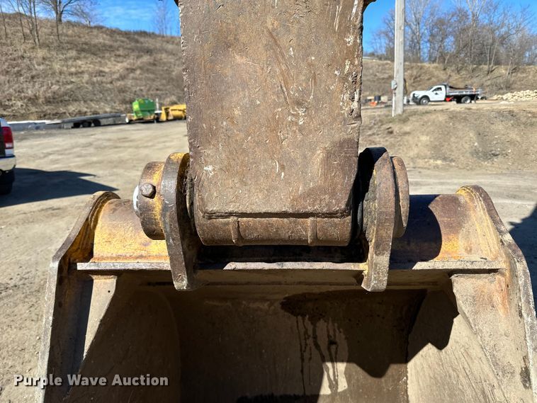 image for item DO3277 1992 Caterpillar EL240C excavator