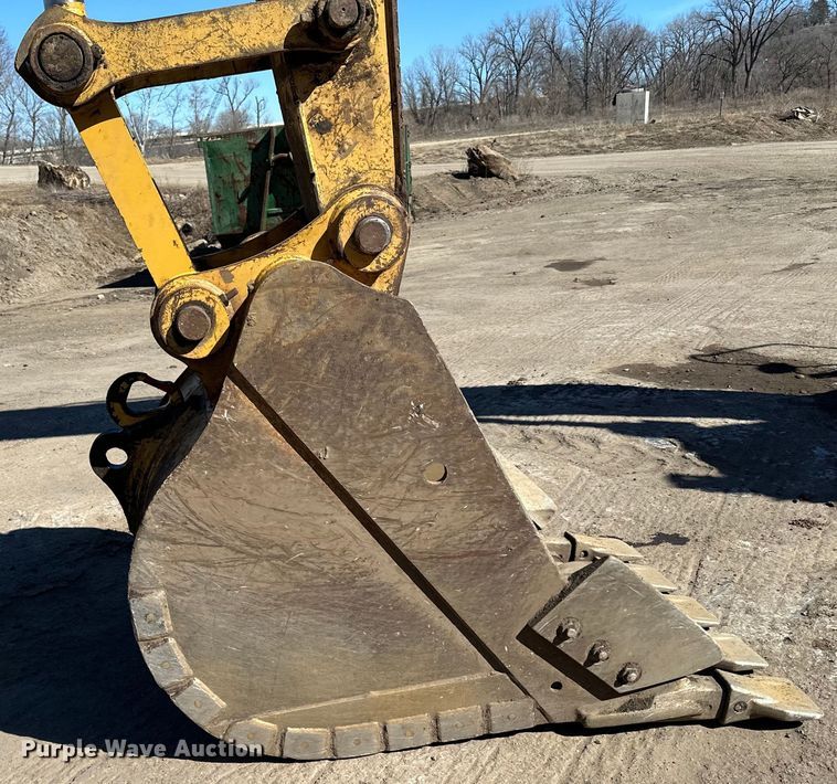 image for item DO3277 1992 Caterpillar EL240C excavator