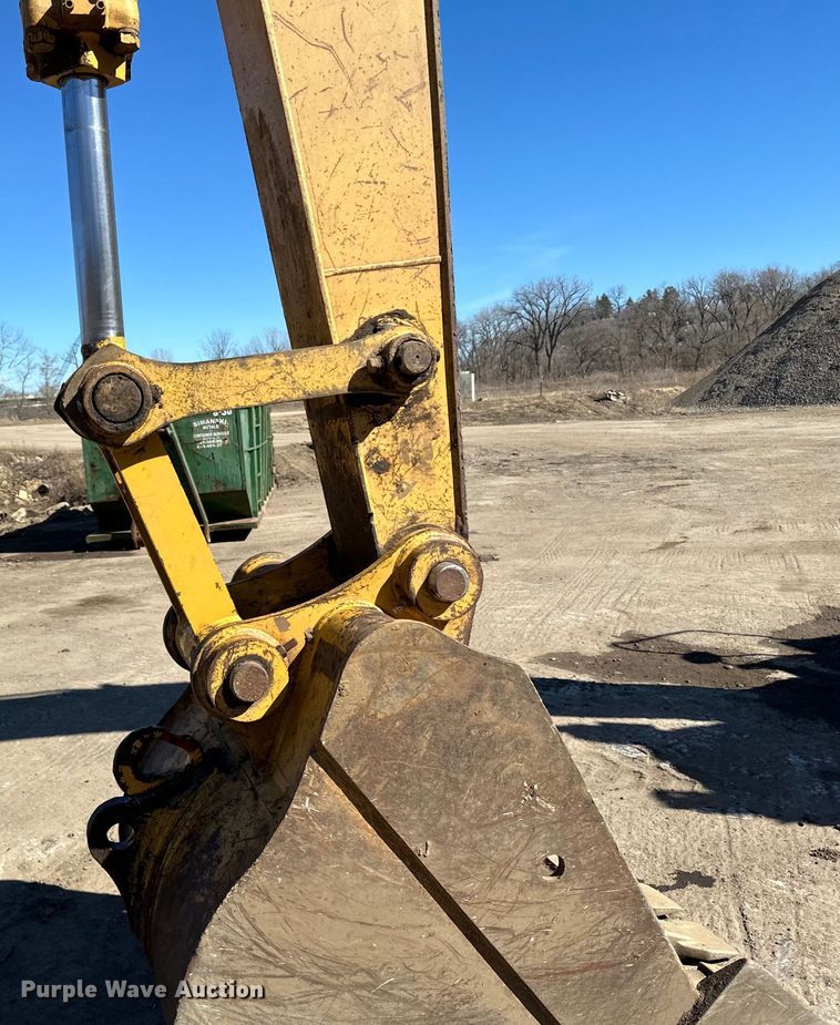 image for item DO3277 1992 Caterpillar EL240C excavator