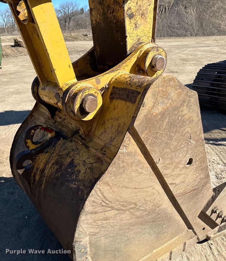 image for item DO3277 1992 Caterpillar EL240C excavator