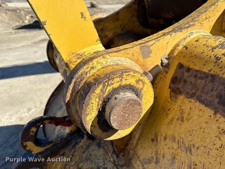 image for item DO3277 1992 Caterpillar EL240C excavator