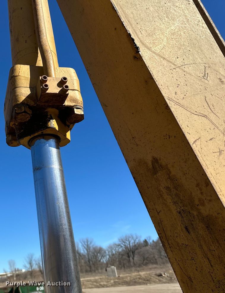 image for item DO3277 1992 Caterpillar EL240C excavator