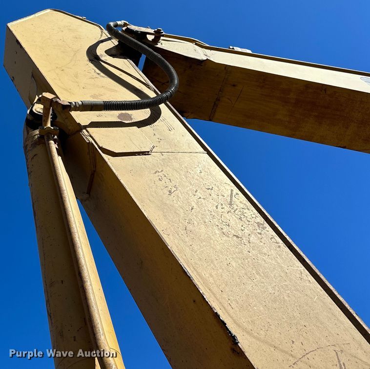 image for item DO3277 1992 Caterpillar EL240C excavator