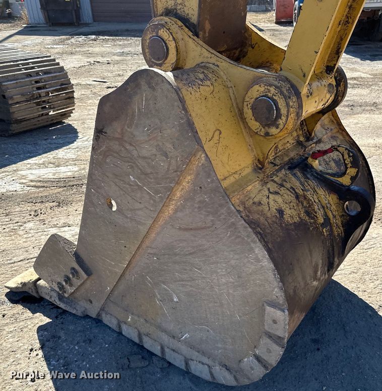 image for item DO3277 1992 Caterpillar EL240C excavator