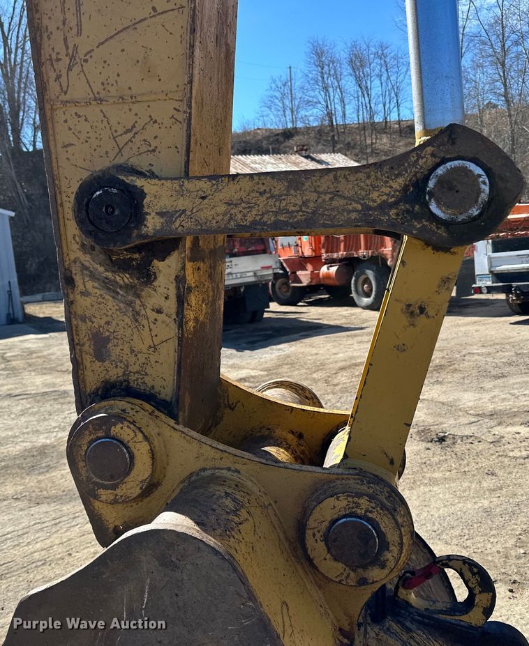 image for item DO3277 1992 Caterpillar EL240C excavator