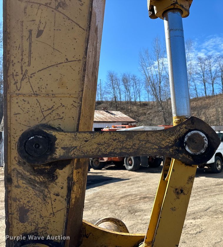 image for item DO3277 1992 Caterpillar EL240C excavator