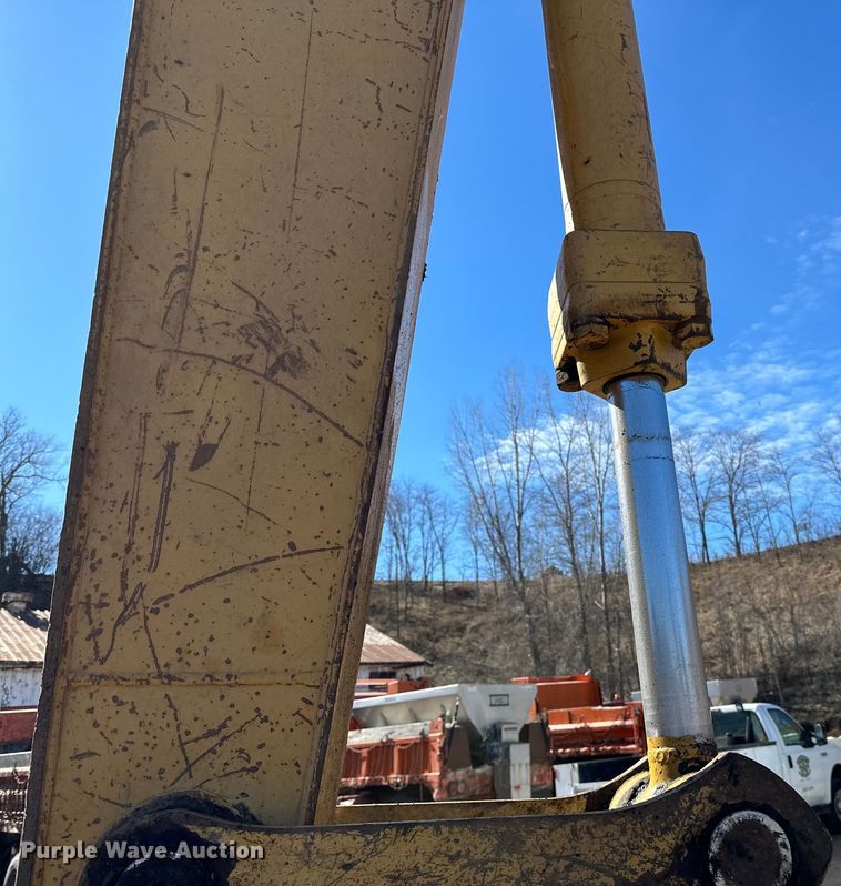 image for item DO3277 1992 Caterpillar EL240C excavator