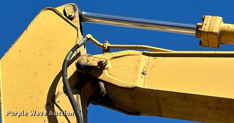 image for item DO3277 1992 Caterpillar EL240C excavator