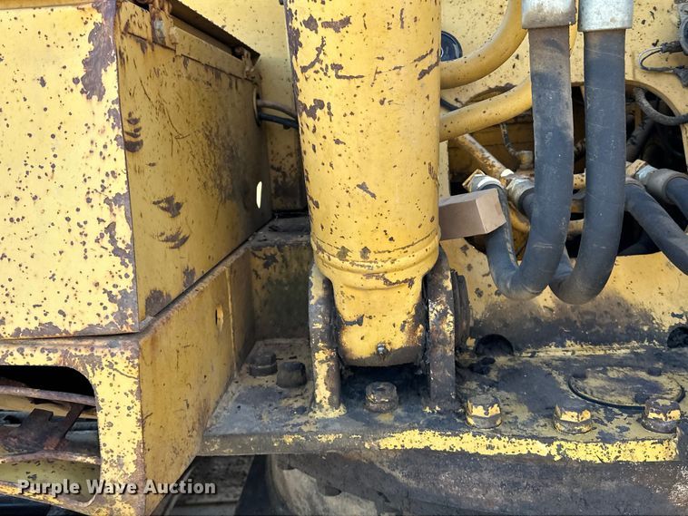 image for item DO3277 1992 Caterpillar EL240C excavator