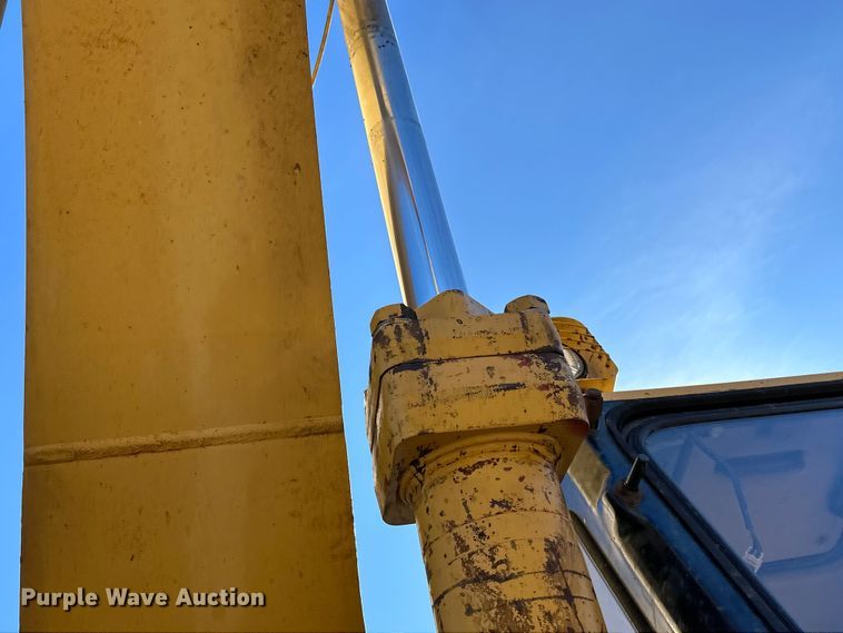 image for item DO3277 1992 Caterpillar EL240C excavator