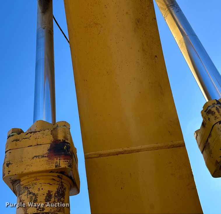 image for item DO3277 1992 Caterpillar EL240C excavator