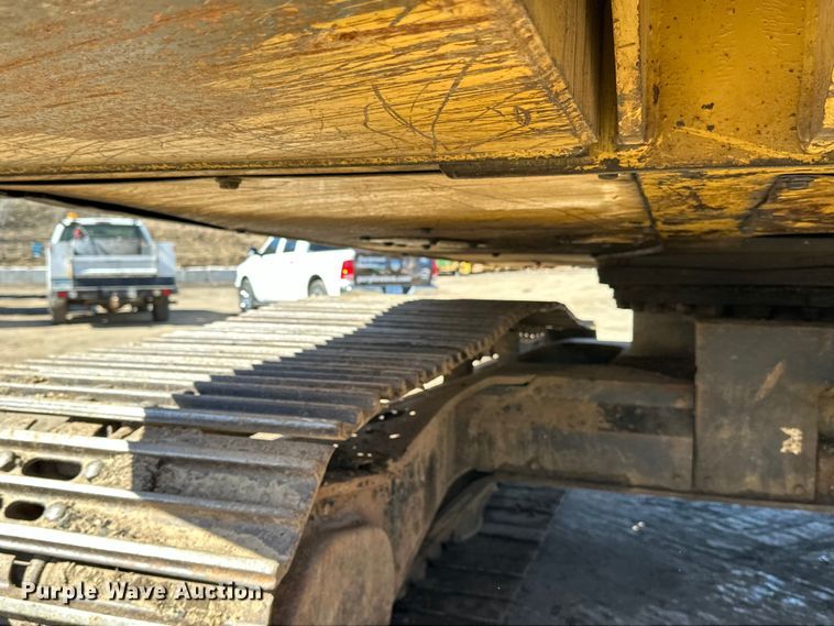 image for item DO3277 1992 Caterpillar EL240C excavator