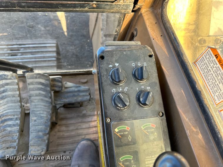 image for item DO3277 1992 Caterpillar EL240C excavator