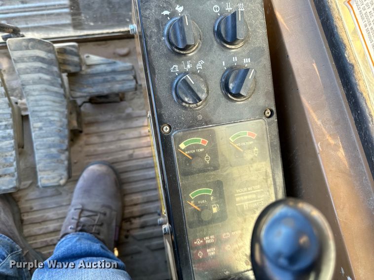 image for item DO3277 1992 Caterpillar EL240C excavator