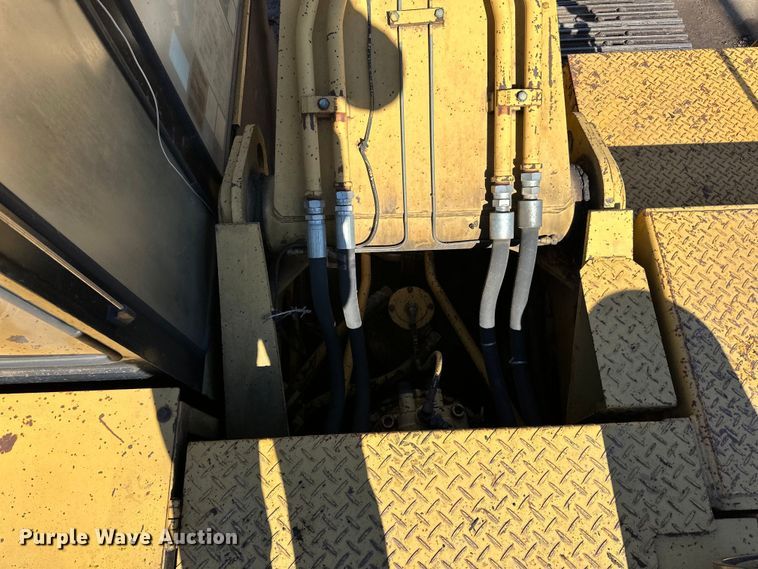 image for item DO3277 1992 Caterpillar EL240C excavator