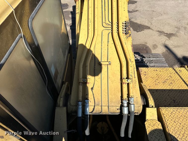 image for item DO3277 1992 Caterpillar EL240C excavator