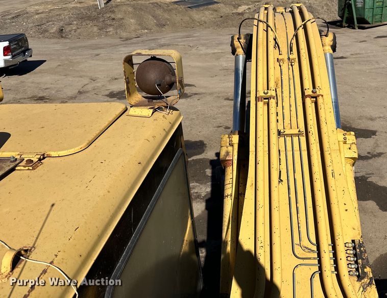 image for item DO3277 1992 Caterpillar EL240C excavator