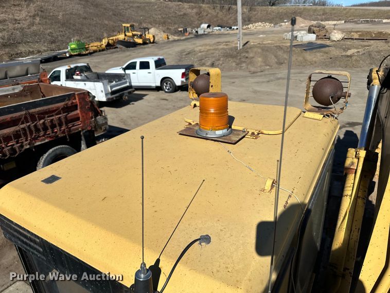 image for item DO3277 1992 Caterpillar EL240C excavator