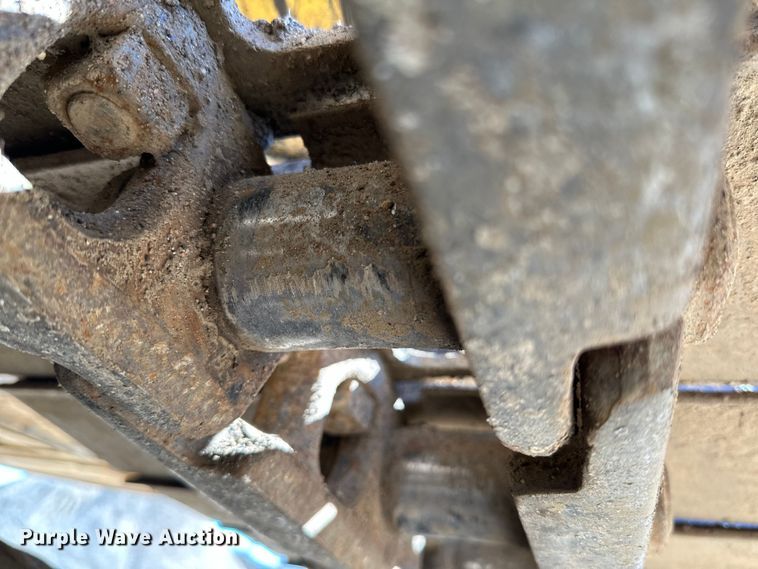 image for item DO3277 1992 Caterpillar EL240C excavator