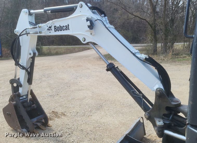image for item DO4869 2016 Bobcat E26 mini excavator