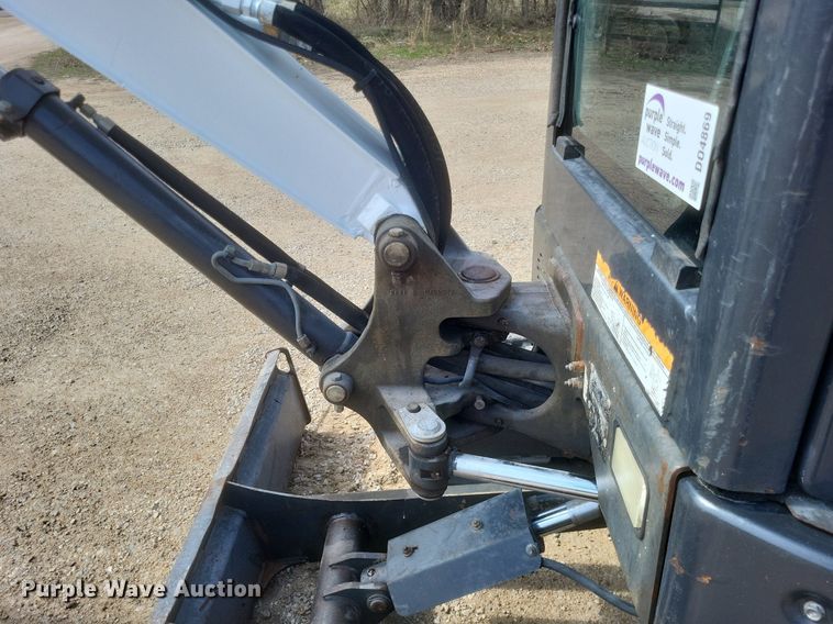 image for item DO4869 2016 Bobcat E26 mini excavator