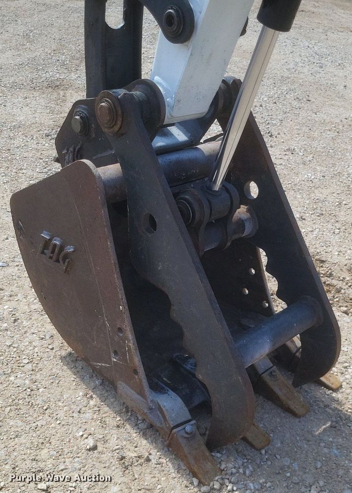 image for item DO4869 2016 Bobcat E26 mini excavator