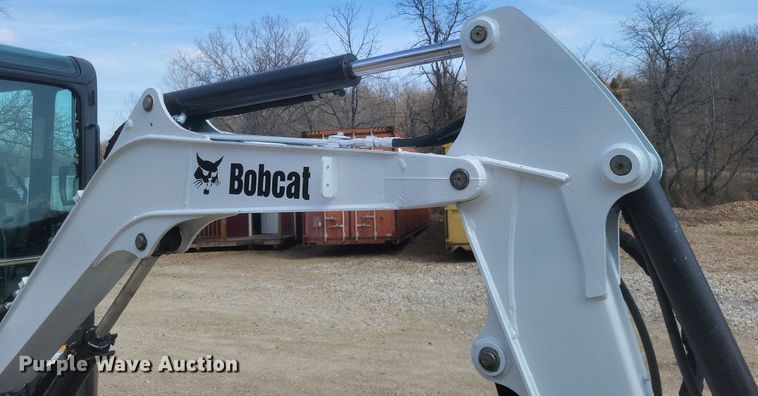 image for item DO4869 2016 Bobcat E26 mini excavator