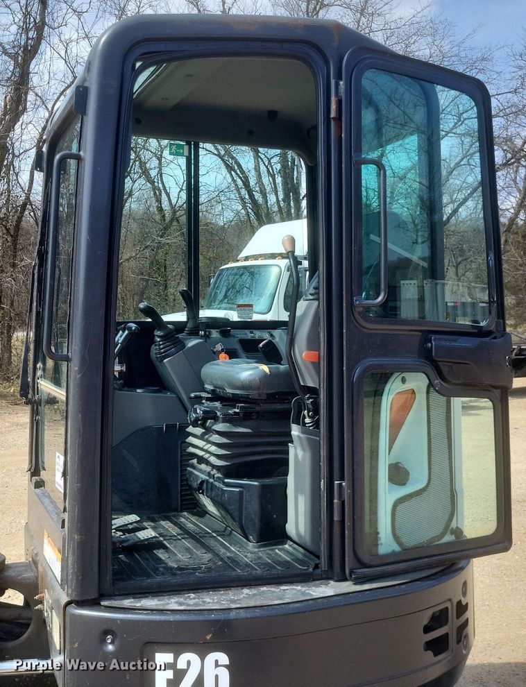 image for item DO4869 2016 Bobcat E26 mini excavator