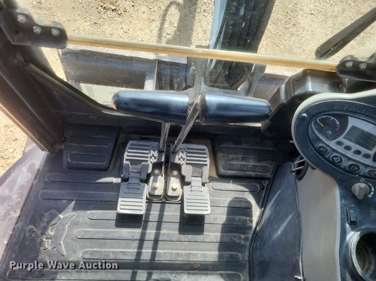 image for item DO4869 2016 Bobcat E26 mini excavator