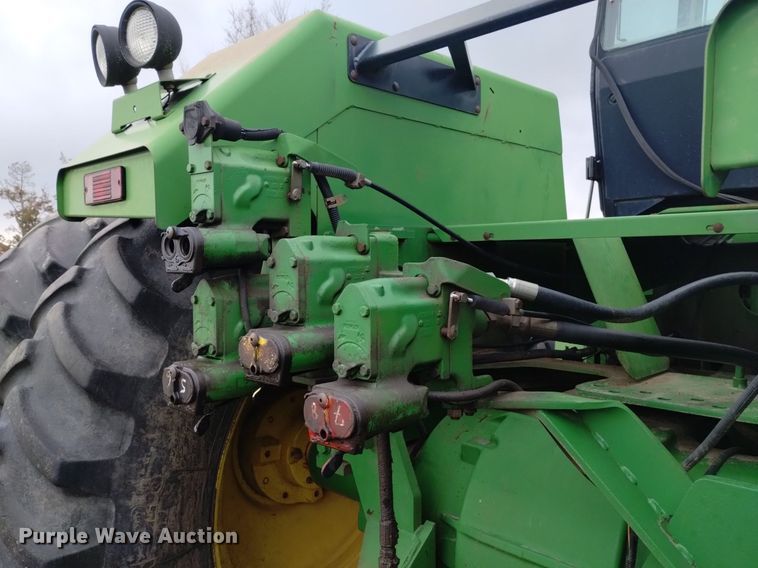 image for item DQ6021 1991 John Deere 8760 4WD tractor