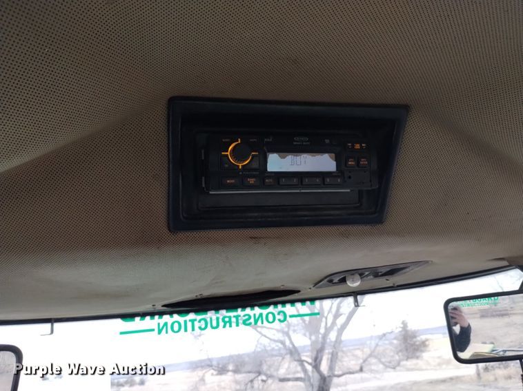 image for item DQ6021 1991 John Deere 8760 4WD tractor