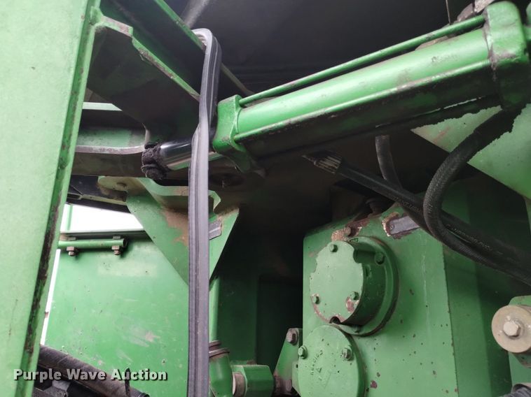 image for item DQ6021 1991 John Deere 8760 4WD tractor