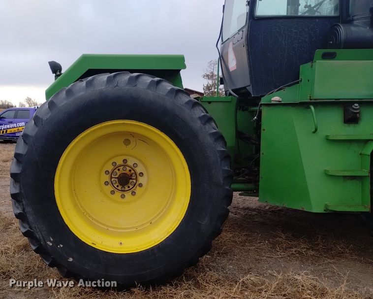 image for item DQ6021 1991 John Deere 8760 4WD tractor