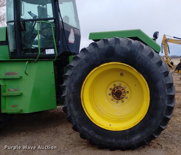 image for item DQ6021 1991 John Deere 8760 4WD tractor