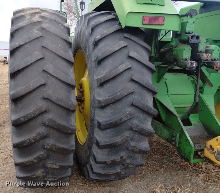 image for item DQ6021 1991 John Deere 8760 4WD tractor