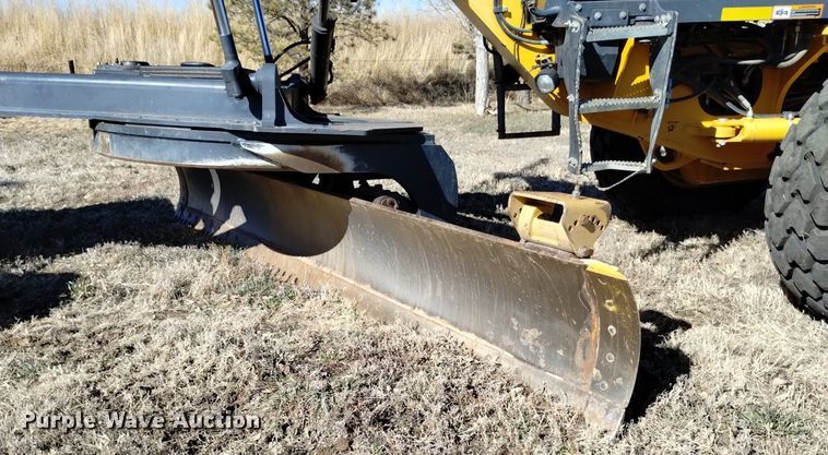 image for item DQ6027 2013 John Deere 772G motor grader