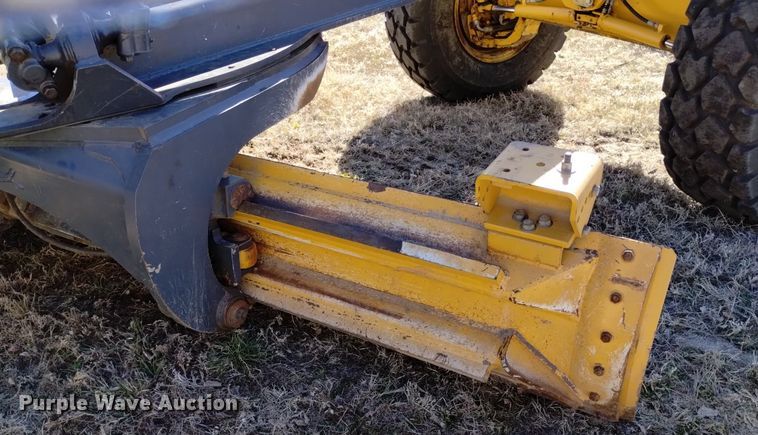 image for item DQ6027 2013 John Deere 772G motor grader