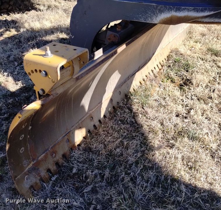 image for item DQ6027 2013 John Deere 772G motor grader