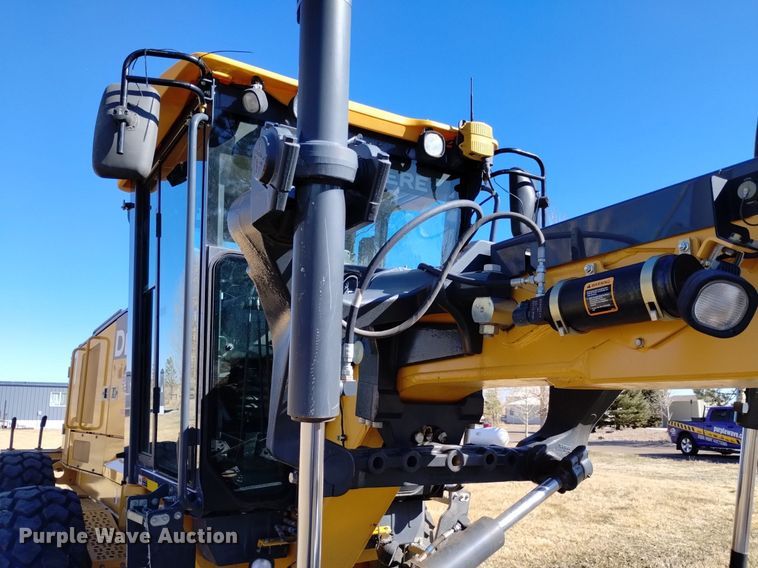 image for item DQ6027 2013 John Deere 772G motor grader