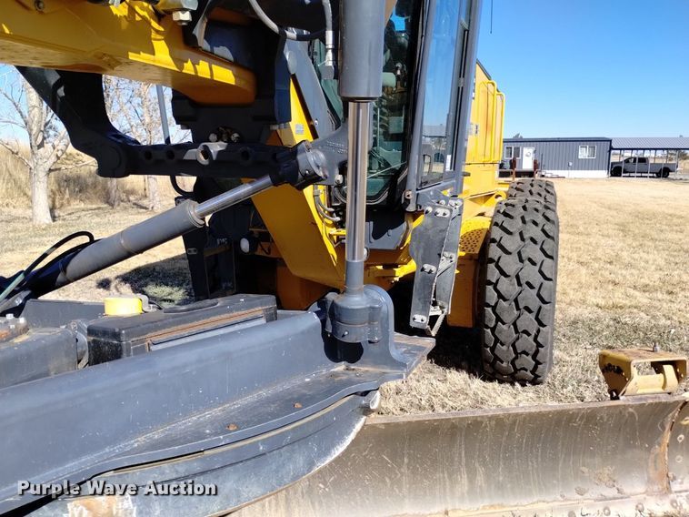 image for item DQ6027 2013 John Deere 772G motor grader