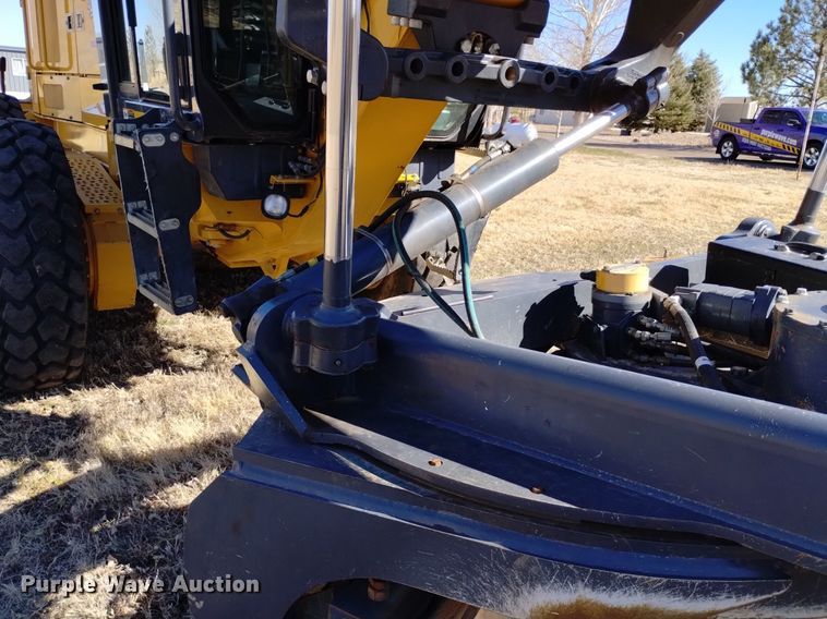 image for item DQ6027 2013 John Deere 772G motor grader